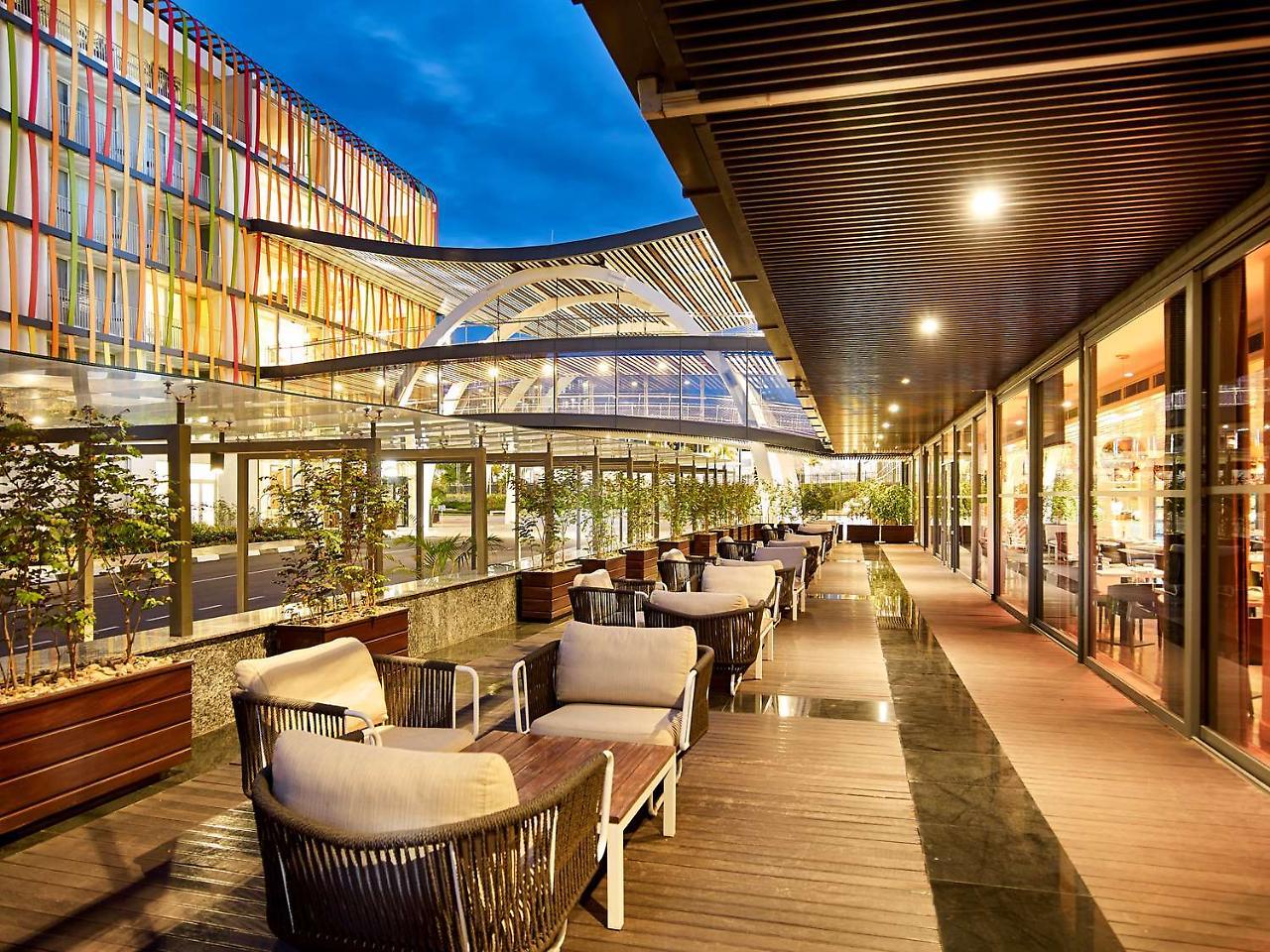 Radisson Blu Hotel & Convention Centre Kigali Exteriér fotografie The outdoor terrace at the hotel