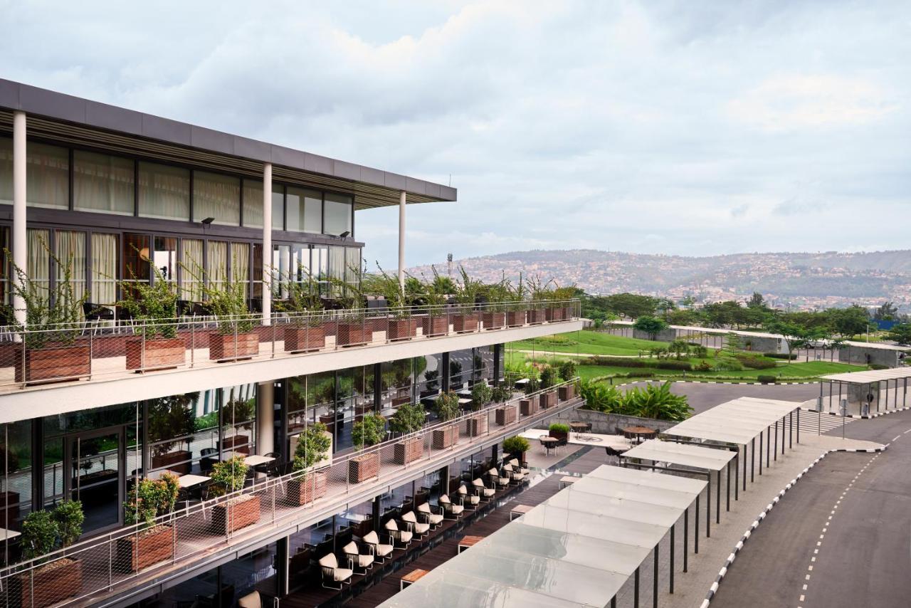 Radisson Blu Hotel & Convention Centre Kigali Exteriér fotografie The clubhouse at the Royal Golf Club