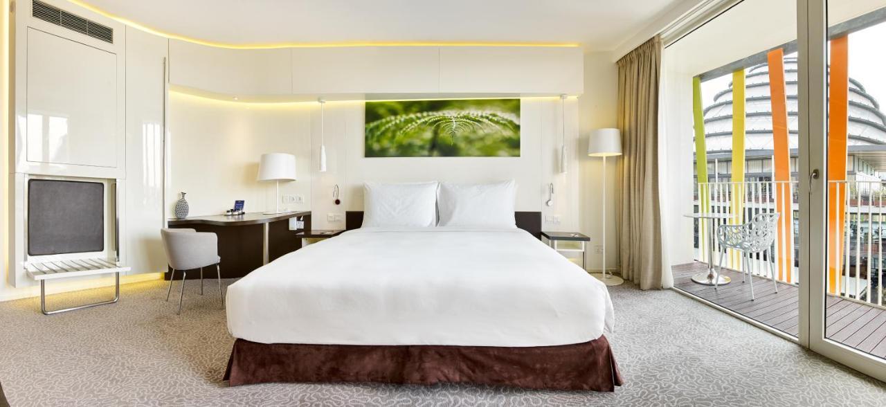 Radisson Blu Hotel & Convention Centre Kigali Exteriér fotografie A typical room at the hotel