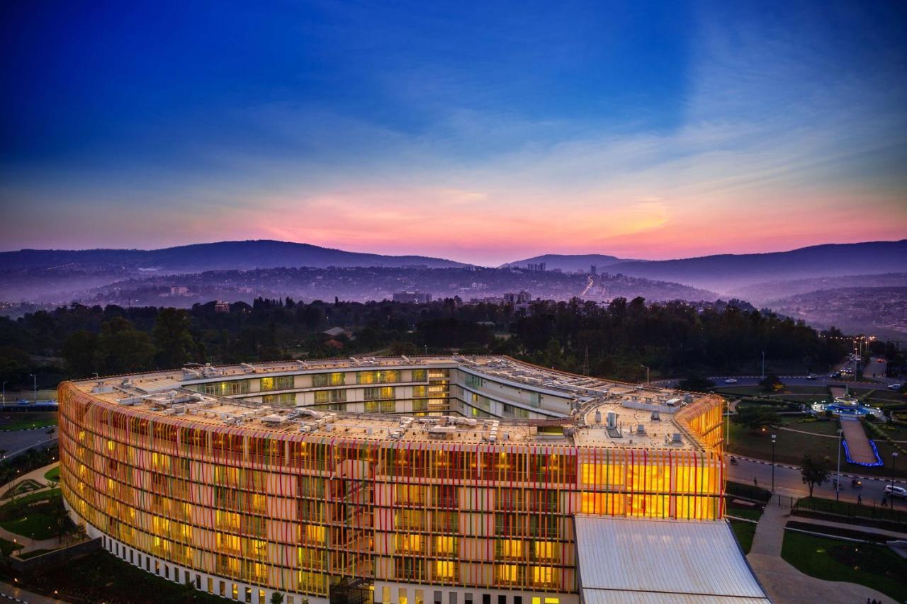 Radisson Blu Hotel & Convention Centre Kigali Exteriér fotografie The Pentagon at sunset