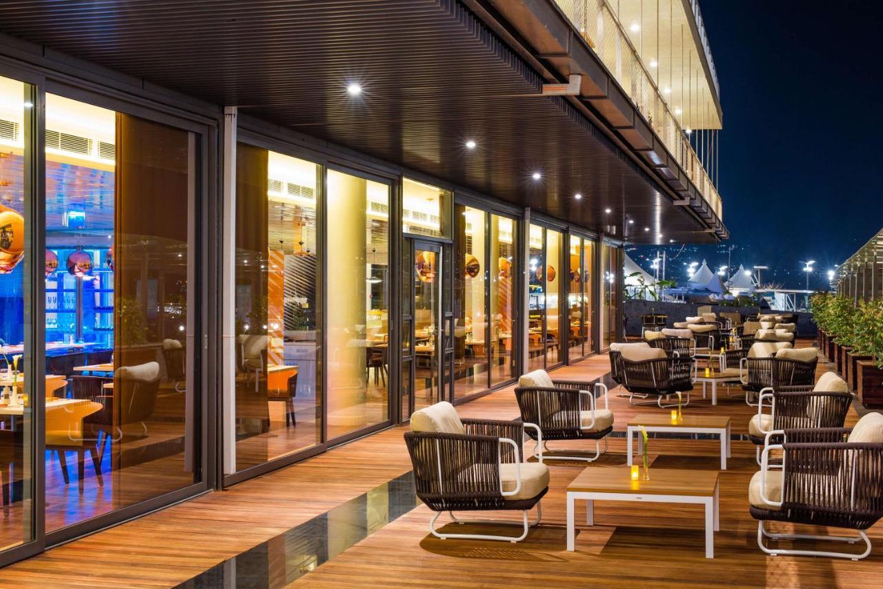 Radisson Blu Hotel & Convention Centre Kigali Exteriér fotografie The Deck