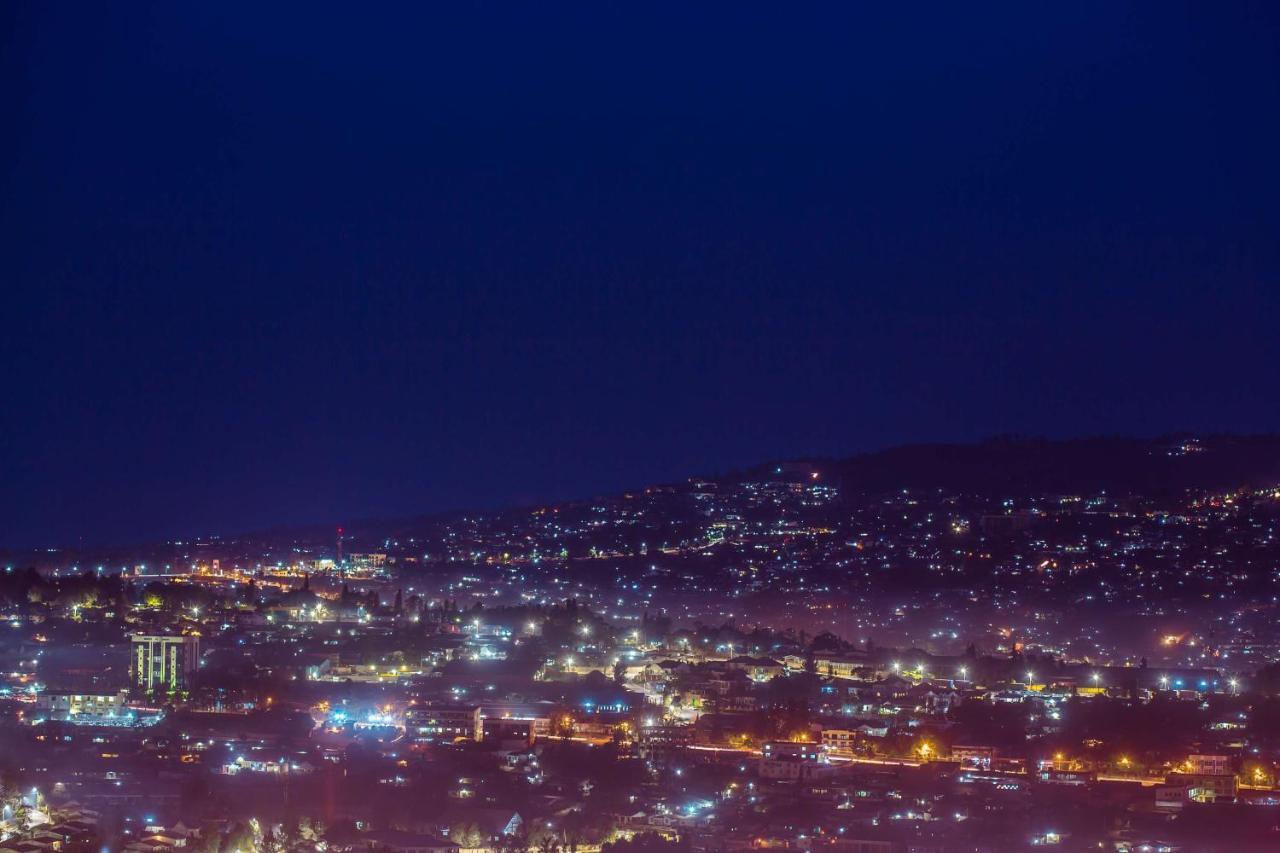 Radisson Blu Hotel & Convention Centre Kigali Exteriér fotografie Night view of the city