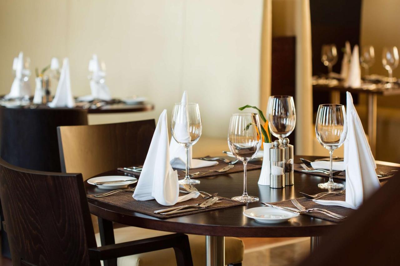 Radisson Blu Hotel & Convention Centre Kigali Exteriér fotografie A table set for fine dining
