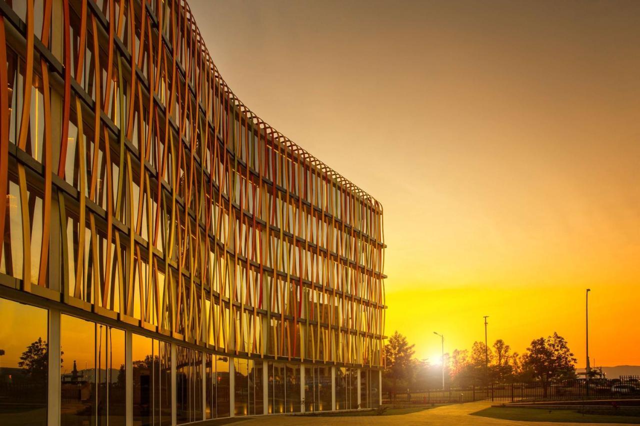 Radisson Blu Hotel & Convention Centre Kigali Exteriér fotografie The new building of the University of Novi Sad