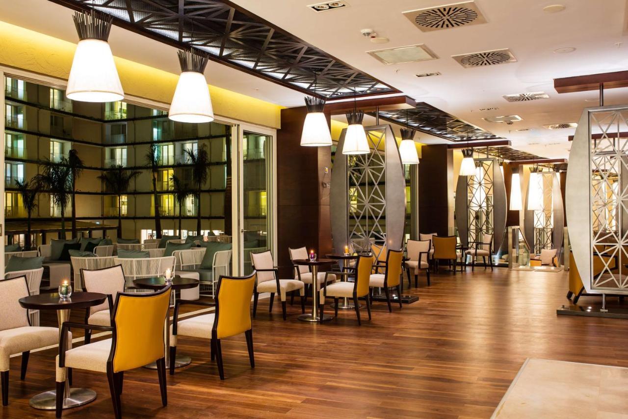 Radisson Blu Hotel & Convention Centre Kigali Exteriér fotografie The interior of the lounge