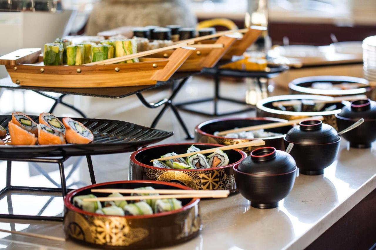 Radisson Blu Hotel & Convention Centre Kigali Exteriér fotografie Sushi at the buffet